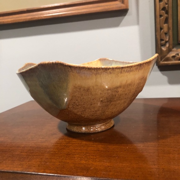 Signed handcrafted pottery bowl - Picture 3 of 10